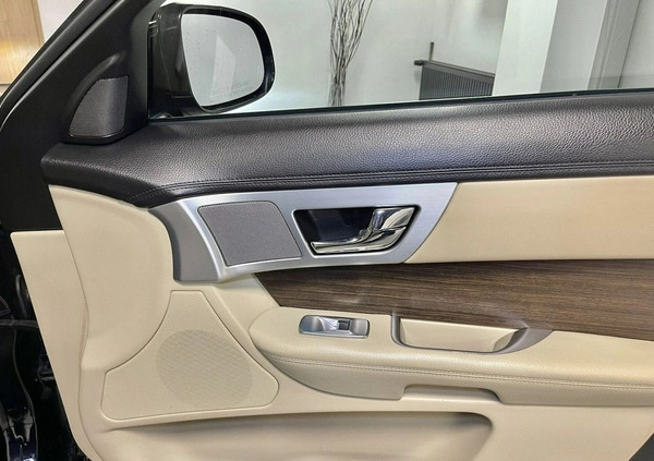 Jaguar XF cena 57900 przebieg: 106000, rok produkcji 2012 z Suchedniów małe 631